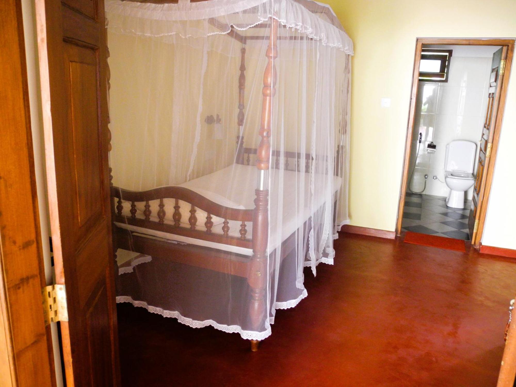 Top Of The Hill Guesthouse Велигама Экстерьер фото